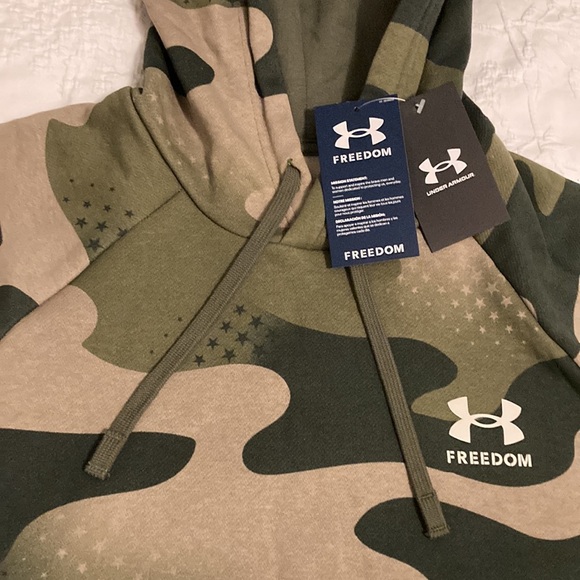 NWT Under Armour Freedom Camo Hoodie - Picture 3 of 10